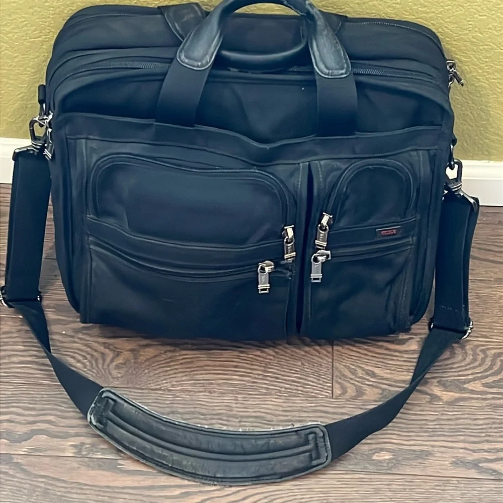 TUMI Alpha Ballistic Nylon Expandable Multipurpose Travel Bag Black briefcase